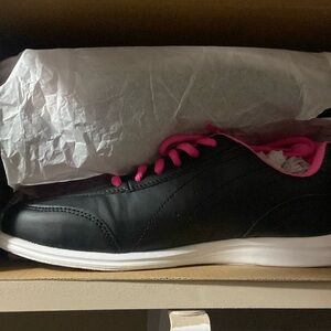Bowling shoes size 8